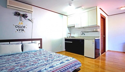 Room (Sunflower)