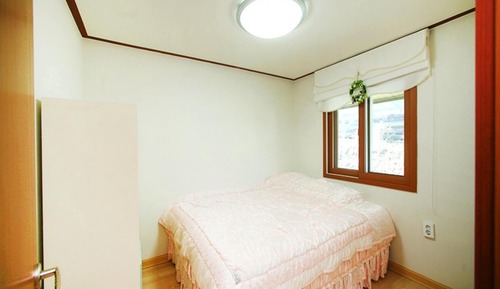 Room (Maple tree)