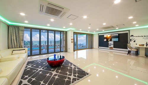Room (Room 101)