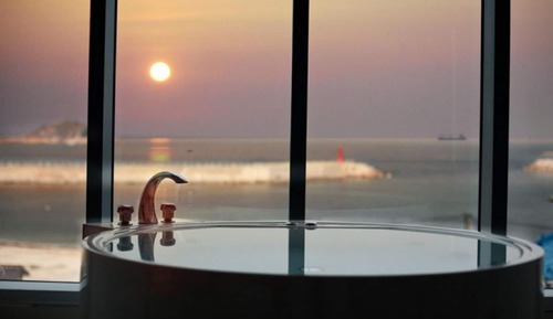 Room (305 Spa Ocean View (Netflix Mini Beam)