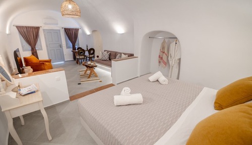 Honeymoon Cave Suite, Jetted & Heated Plunge Pool, Sea & Sunset View