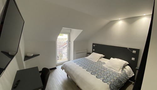 Premium Apartment, City View (Tom)