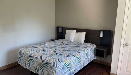 Standard Room, 1 Queen Bed, Non Smoking