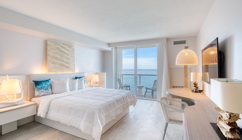 Oceanfront 1 King Bed Room