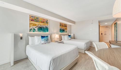 Two Queen Beds Room with City View