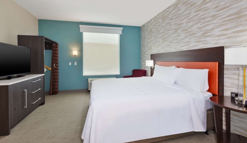 Suite, 1 King Bed, Accessible (Roll-In Shower)