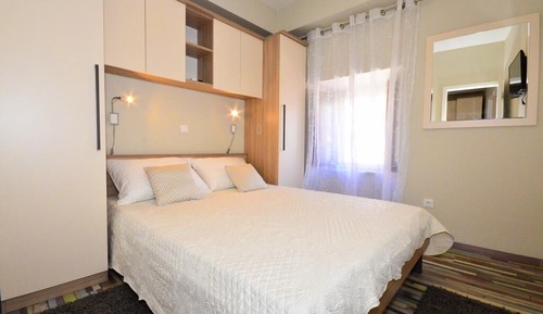 House (Three Bedroom Home with Terrace and P)