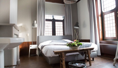 Room, Shared Bathroom (Castle)