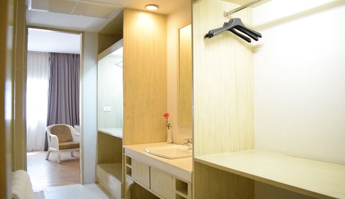 Executive Suite, 1 Bedroom, Bathtub, Poolside