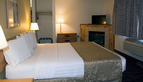 Suite, One King Bed with Whirlpool and Fireplace, Non Smoking