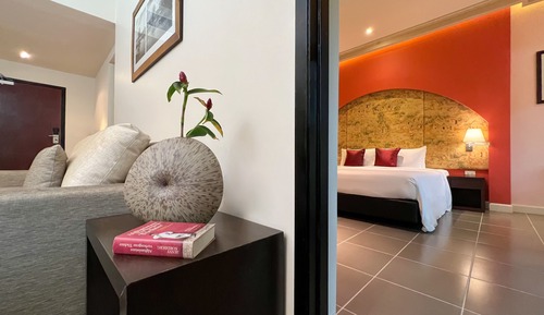 Junior Suite, 1 King Bed (Garden Wing)