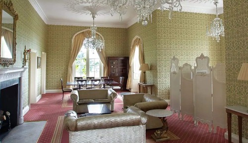Honeymoon Suite