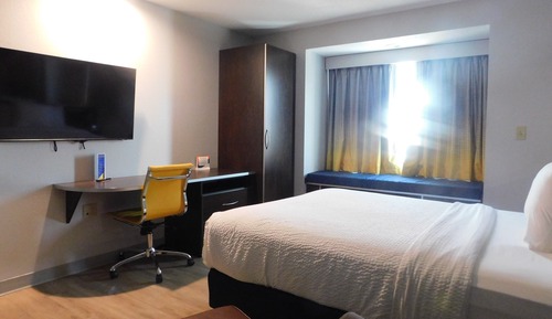 Suite, 1 Queen Bed, Non Smoking