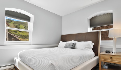 Superior Condo, 2 Bedrooms, Slope side