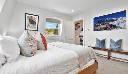 Superior Condo, 5 Bedrooms, Slope side