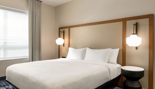 Standard Room, 1 King Bed, Non Smoking (Mobility Accessible, Roll-in Shower)