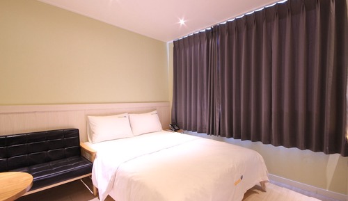 Room (Standard Room (Latest Smart TV Netfli)