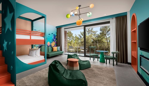 Thema Deluxe Family Room