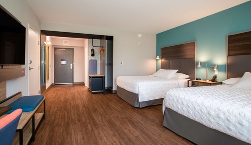 Room, 2 Queen Beds, Accessible (Roll-In Shower)