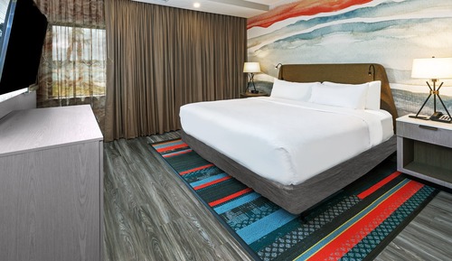 Standard Room, 1 King Bed, Accessible Bathtub (Mobility)