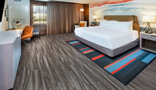 Room, 1 King Bed, Accessible, Lake View (Communications)