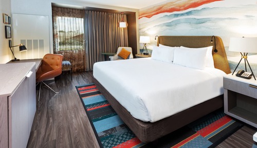 Standard Room, 1 King Bed, Lake View