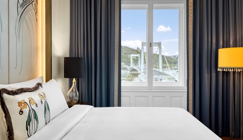 Room, 1 King Bed, Non Smoking, River View (River View)