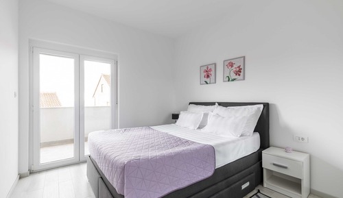 Apartment (Deluxe One Bedroom Apartment with Bal)