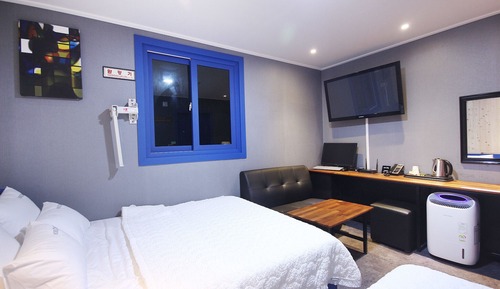 Room (Twin)