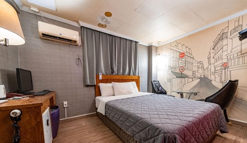 Room (Picture mural room late check-out at )