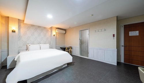 Room (Deluxe double room/free breakfast and)