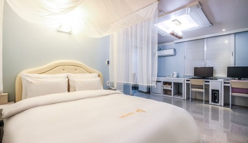 Room (VIP-A)