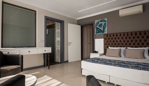 Deluxe Suite