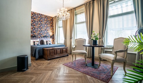 Deluxe Studio Suite