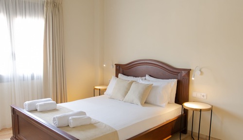 Deluxe 2 Bedroom Suite Upper Floor & Pool View / Onix