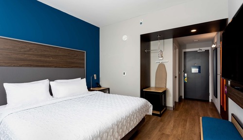 Room, 1 King Bed, Accessible (Hearing)