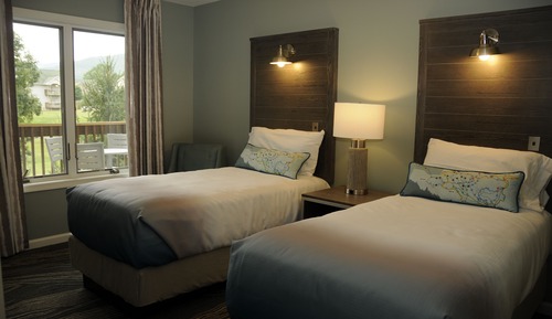 Woodstone Deluxe 2 Bedroom Condo with Spa Tub/Partial Kitchen