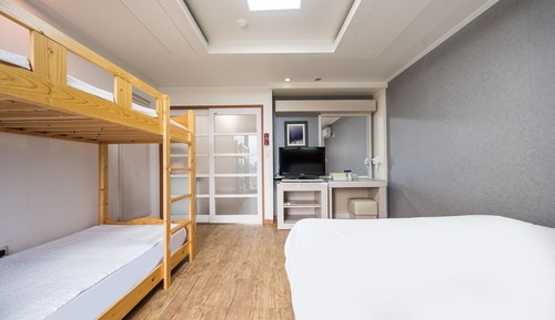 Room (Standard Twin (Double + Single or Bun)