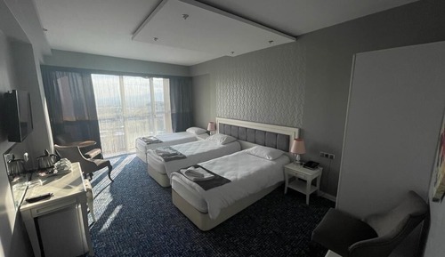 Classic Triple Room, 3 Twin Beds, Smoking, City View