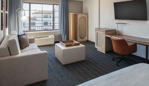 Suite, 1 King Bed with Sofa bed (Hearing Accessible)