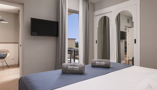 Junior Suite (Deluxe, 3 adults + 1 child)