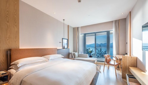 Premium Room, 1 King Bed, Lake View