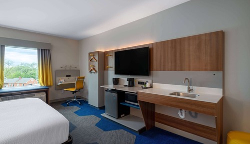 Suite, 1 King Bed, Accessible, Non Smoking