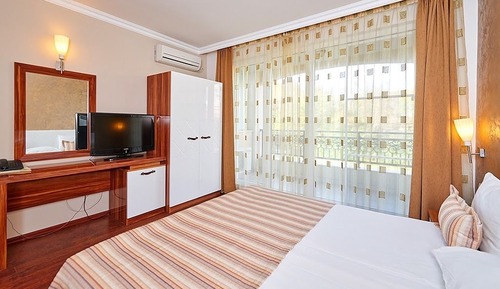 Standard Studio, 2 Twin Beds, City View