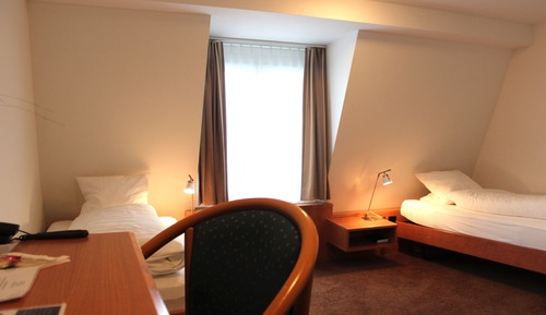 Double Room, 1 Queen Bed