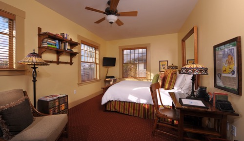 Room, 1 King Bed (Historic Lodge)