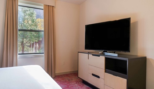 Suite, 1 King Bed, Garden View