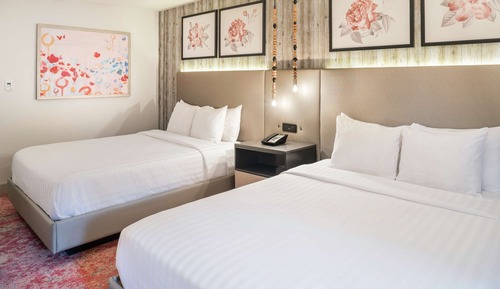 Room, 2 Queen Beds, Poolside