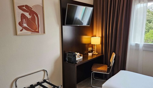 Executive Room, 2 Twin Beds, Non Smoking, Pool View
