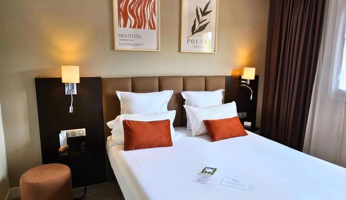 Executive Room, 1 Queen Bed, Non Smoking, Pool View